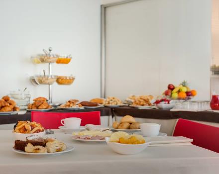 Sweet and savory products in the breakfast buffet of the BW Hotel San Marco in Siena